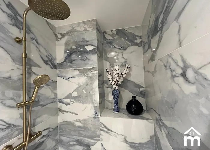 Marais Saint Paul By Melvane *