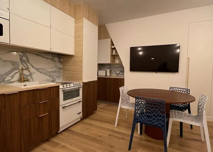 Marais Saint Paul By Melvane