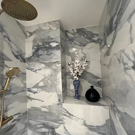 Marais Saint Paul By Melvane *